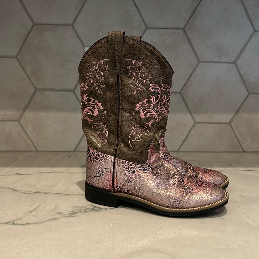 Girls size 5 cowboy boots